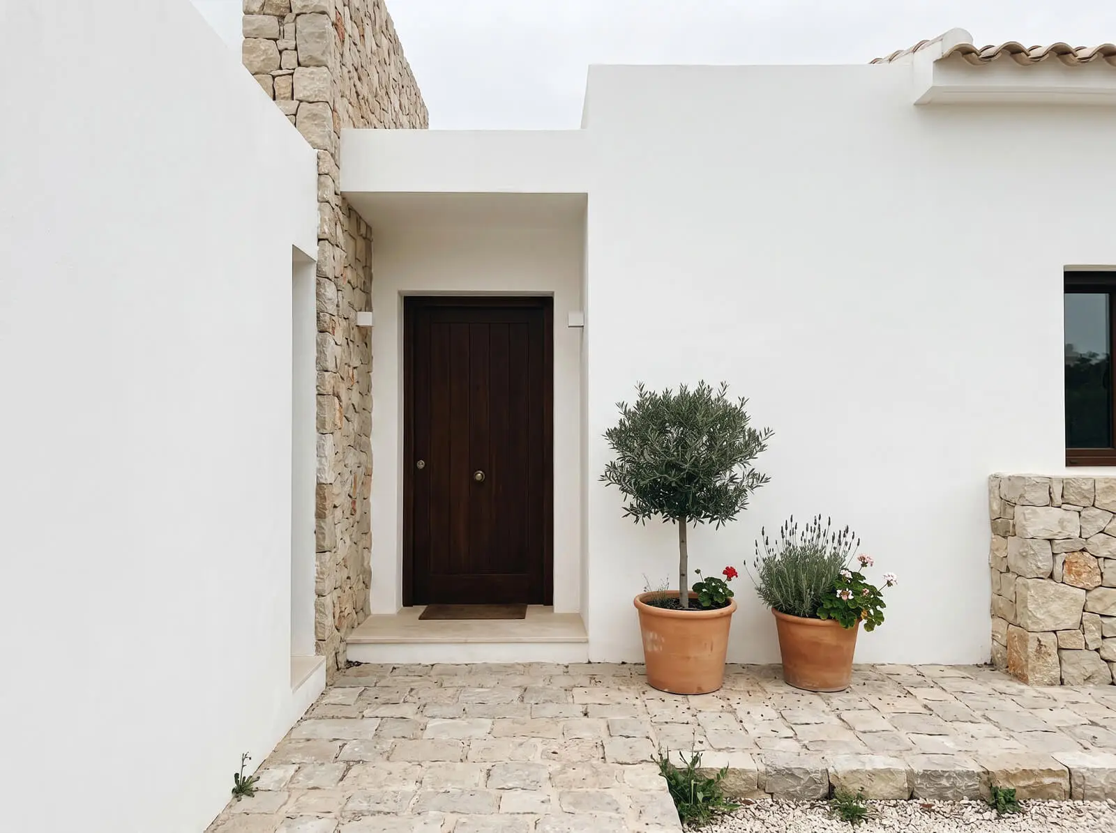 Entrada y fachada